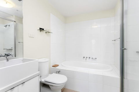 Waterfront Melbourne Apartments - New Castle Holiday 26