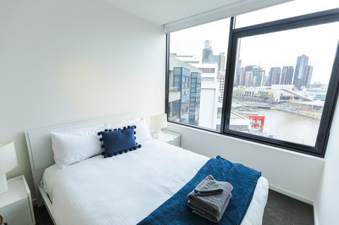 Waterfront Melbourne Apartments - New Castle Holiday 28
