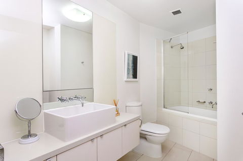 Waterfront Melbourne Apartments - New Castle Holiday 37