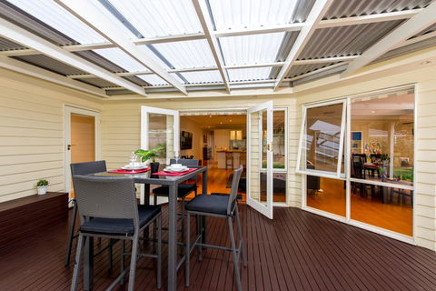 Lovely 5BR Full House In Glen Waverley, Walk To Train, Bus & Shops - New Castle Holiday 13