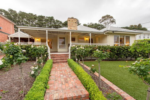Lovely 5BR Full House In Glen Waverley, Walk To Train, Bus & Shops - New Castle Holiday 16