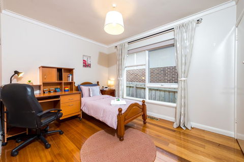 Lovely 5BR Full House In Glen Waverley, Walk To Train, Bus & Shops - New Castle Holiday 7