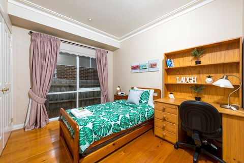 Lovely 5BR Full House In Glen Waverley, Walk To Train, Bus & Shops - New Castle Holiday 8