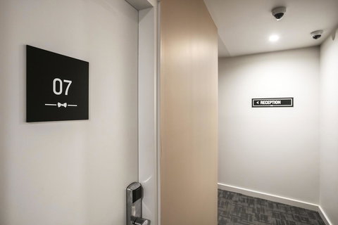 Nightcap At The Cheeky Squire - New Castle Holiday 25