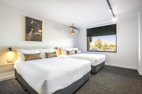 Nightcap At The Cheeky Squire - New Castle Holiday 19