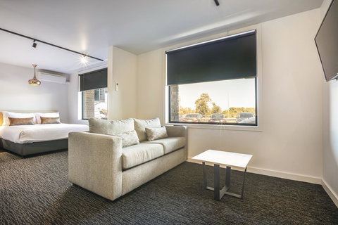 Nightcap At The Cheeky Squire - New Castle Holiday 18