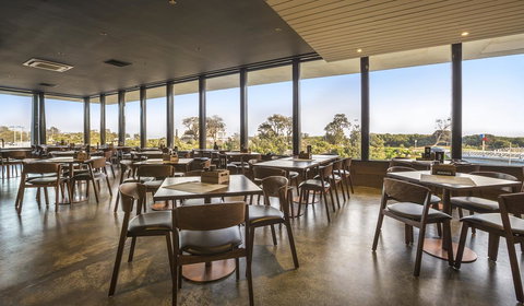 Nightcap At The Cheeky Squire - New Castle Holiday 5