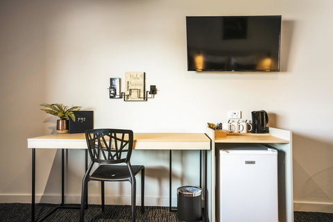 Nightcap At The Cheeky Squire - New Castle Holiday 21