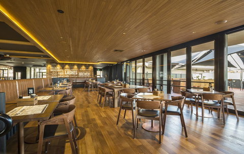 Nightcap At The Cheeky Squire - New Castle Holiday 27