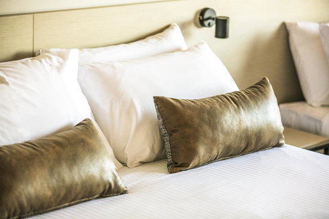 Nightcap At The Cheeky Squire - New Castle Holiday 12