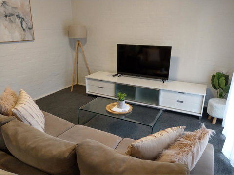 North Melbourne Retreat - New Castle Holiday 13