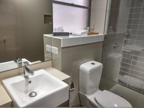 North Melbourne Retreat - New Castle Holiday 10