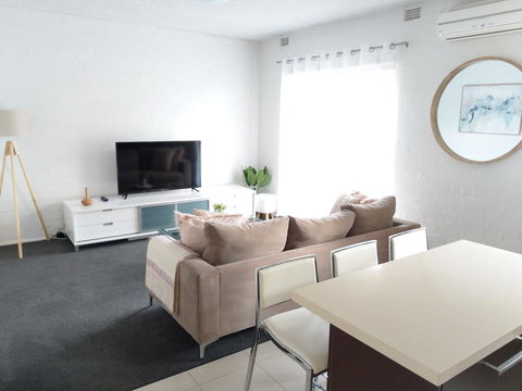 North Melbourne Retreat - New Castle Holiday 0