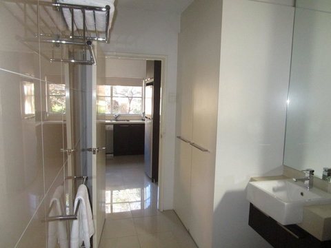 North Melbourne Retreat - New Castle Holiday 15