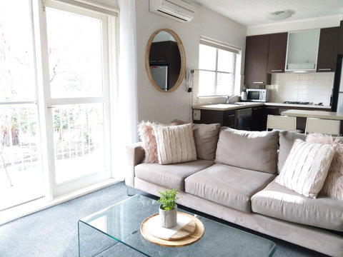 North Melbourne Retreat - New Castle Holiday 3