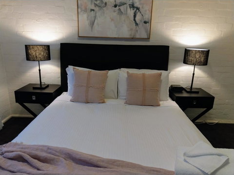 North Melbourne Retreat - New Castle Holiday 12