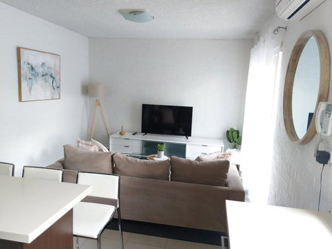 North Melbourne Retreat - New Castle Holiday 5