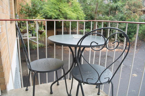 North Melbourne Retreat - New Castle Holiday 4