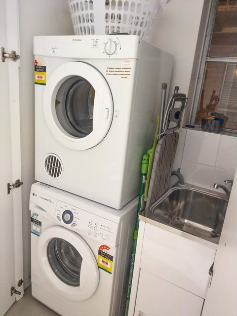 North Melbourne Retreat - New Castle Holiday 16