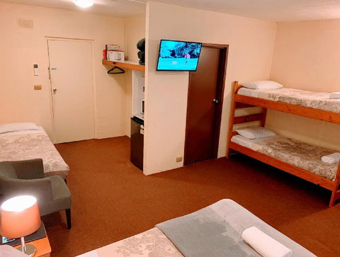 Mountain Creek Motel Bar & Restaurant - New Castle Holiday 4