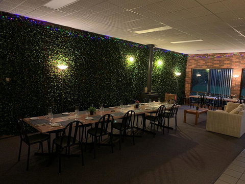 Mountain Creek Motel Bar & Restaurant - New Castle Holiday 13