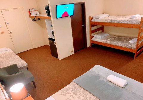 Mountain Creek Motel Bar & Restaurant - New Castle Holiday 6