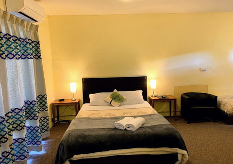 Mountain Creek Motel Bar & Restaurant - New Castle Holiday 3