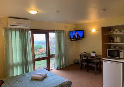 Mountain Creek Motel Bar & Restaurant - New Castle Holiday 35