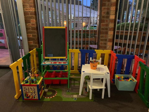 Mountain Creek Motel Bar & Restaurant - New Castle Holiday 11