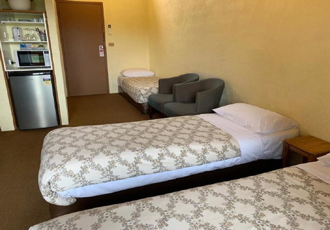 Mountain Creek Motel Bar & Restaurant - New Castle Holiday 30