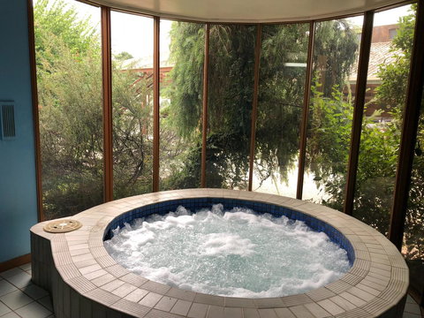 Mountain Creek Motel Bar & Restaurant - New Castle Holiday 42