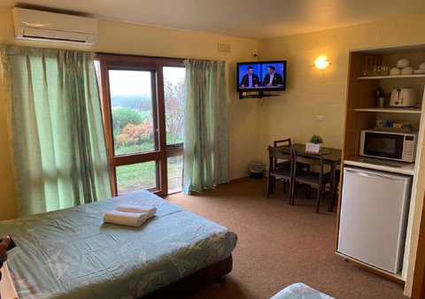 Mountain Creek Motel Bar & Restaurant - New Castle Holiday 33