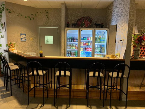 Mountain Creek Motel Bar & Restaurant - New Castle Holiday 10