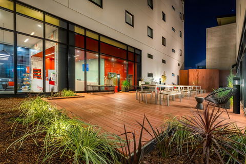 Essence Hotel Carlton - New Castle Holiday 28