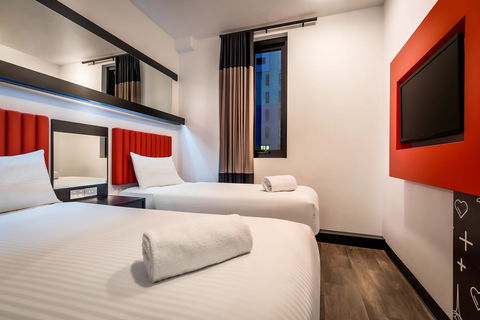 Essence Hotel Carlton - New Castle Holiday 12