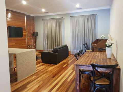 Sublime Spa Apartments - New Castle Holiday 4