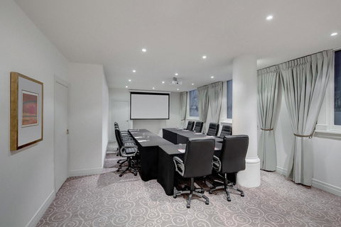 Rendezvous Hotel Melbourne - New Castle Holiday 24