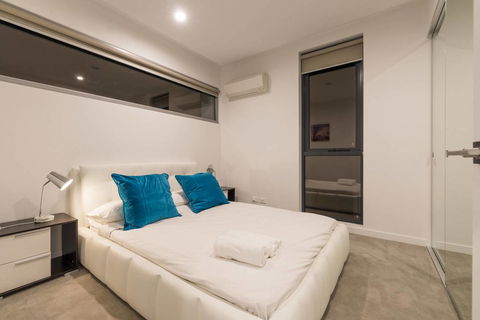 Doncaster Private Collection 2 Bed Townhouse@Pearl - New Castle Holiday 8