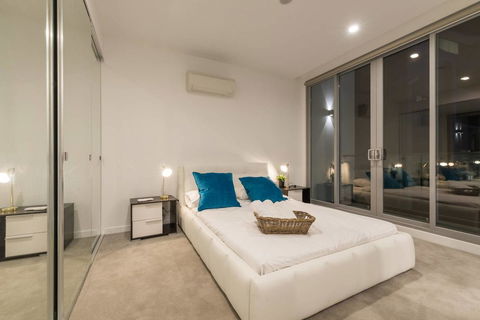 Doncaster Private Collection 2 Bed Townhouse@Pearl - New Castle Holiday 6
