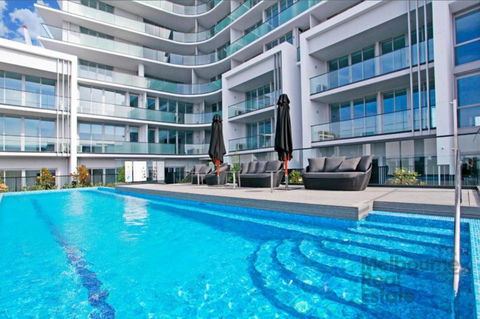 Doncaster Private Collection 2 Bed Townhouse@Pearl - New Castle Holiday 16