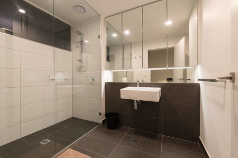 Doncaster Private Collection 2 Bed Townhouse@Pearl - New Castle Holiday 9