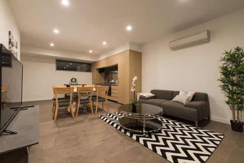 Doncaster Private Collection 2 Bed Townhouse@Pearl - New Castle Holiday 0