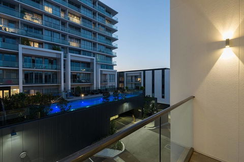 Doncaster Private Collection 2 Bed Townhouse@Pearl - New Castle Holiday 10