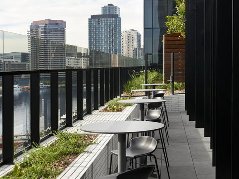 Vibe Hotel Melbourne Docklands - New Castle Holiday 21