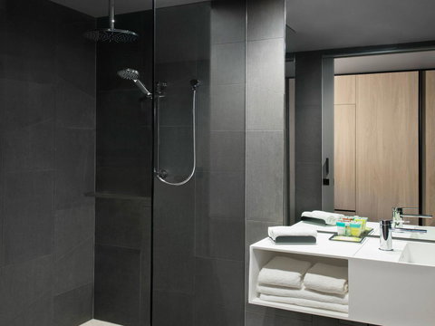 Vibe Hotel Melbourne Docklands - New Castle Holiday 16