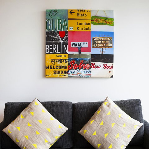 AKOM Melbourne - New Castle Holiday 24