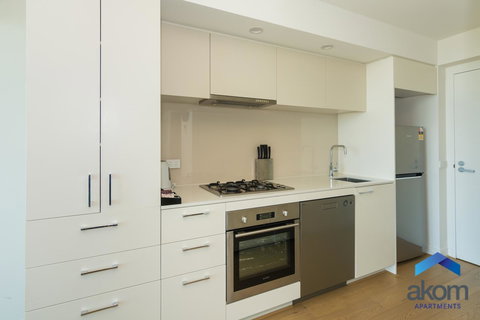 AKOM Melbourne - New Castle Holiday 7