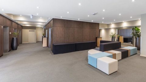 Oaks Melbourne On Market Hotel - New Castle Holiday 11