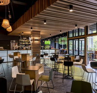 Oaks On Market - New Castle Holiday