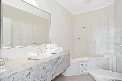 Quality Inn & Suites The Menzies - New Castle Holiday 31